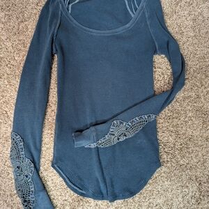 Women's Blue Lace Sleeve Top